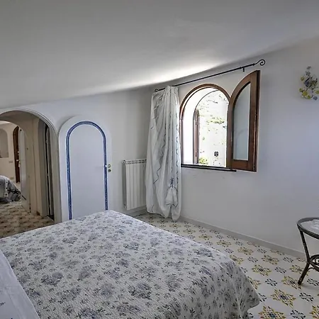 Sleeps 6 Air Con Wifi Holiday home Praiano