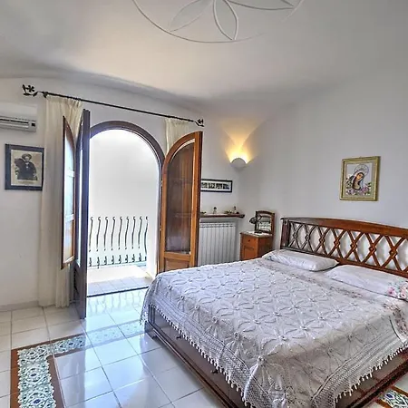 Sleeps 6 Air Con Wifi