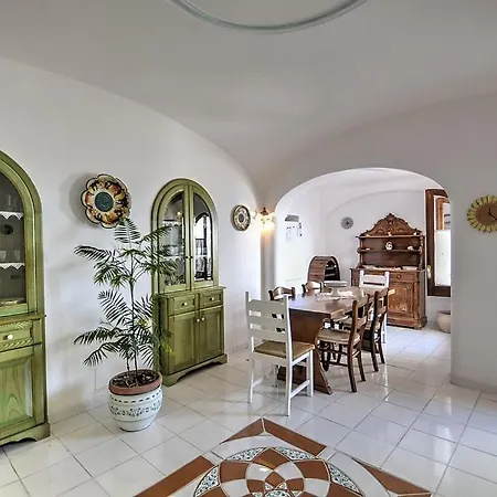 Holiday home Sleeps 6 Air Con Wifi