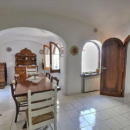 Sleeps 6 Air Con Wifi Holiday home