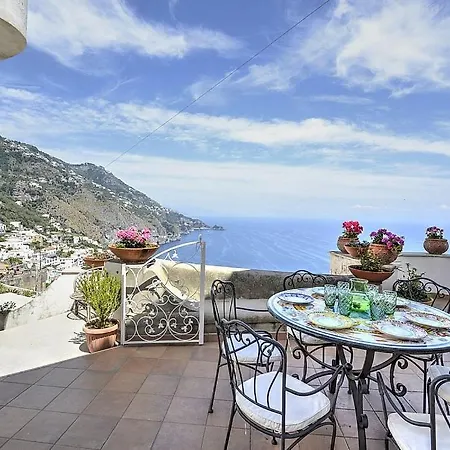 Sleeps 6 Air Con Wifi Holiday home *